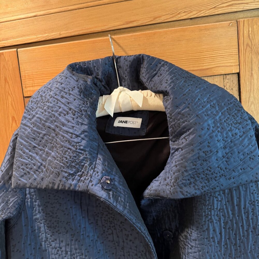 Elegant slightly puffy Jane Post Evening knee length Coat - Picture 3 of 3